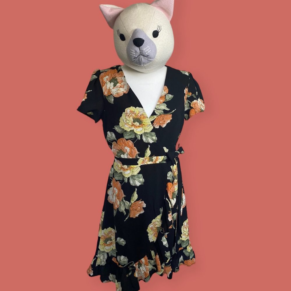 💐 NWT FLORAL RUFFLE WRAP DRESS BLACK ORANGE YELLOW LUXOLOGY SZ S - Picture 2 of 14